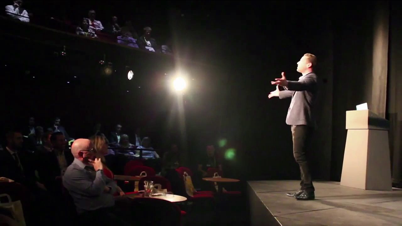 Gilan Gork on stage — photo 3